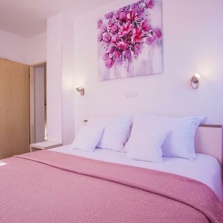 Apartman Madlen Cres Exterior foto