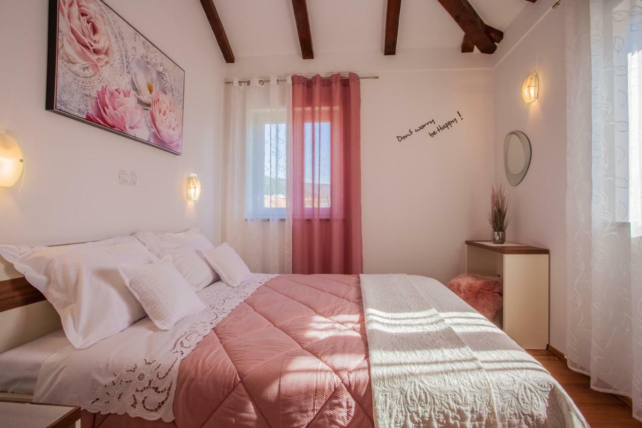 Apartman Madlen Cres Exterior foto